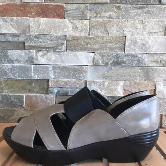 Everybody Women's Angela Sandals - Picture 3 of 6